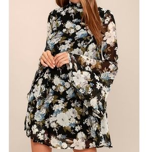 S Lulu's Inspire Me Black Floral Bell Sleeve Mini Dress